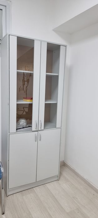 Мебель для офиса: Стол, стулья, кресла, шкаф.