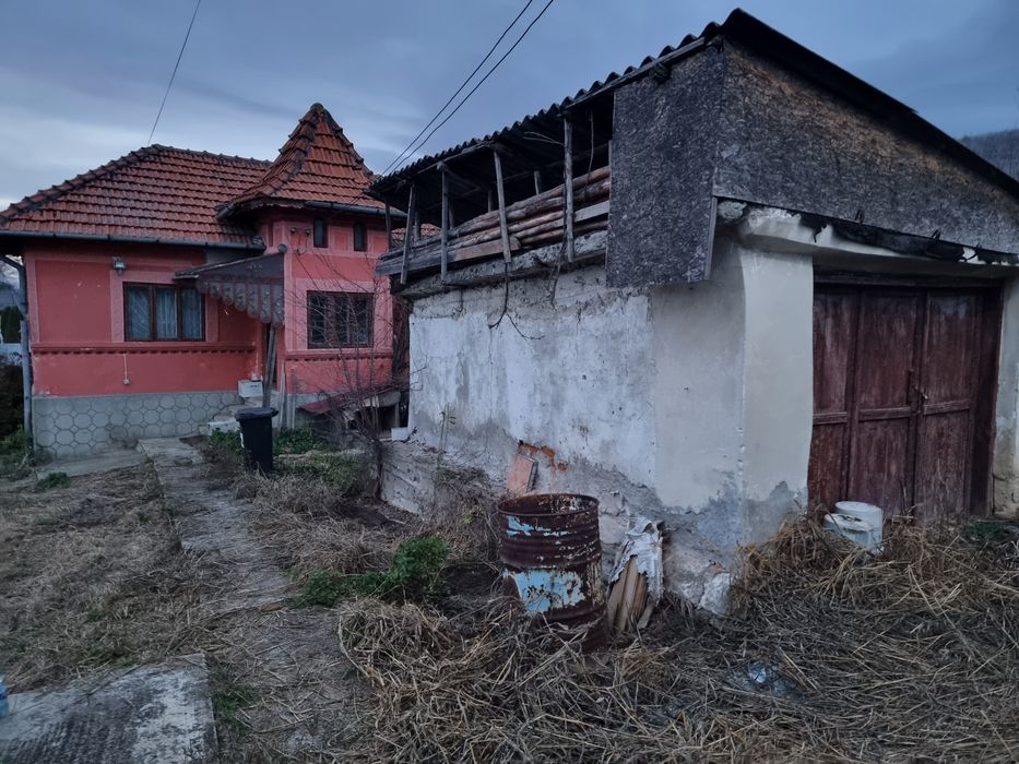 Vând casa strada poligonului plus 600 m