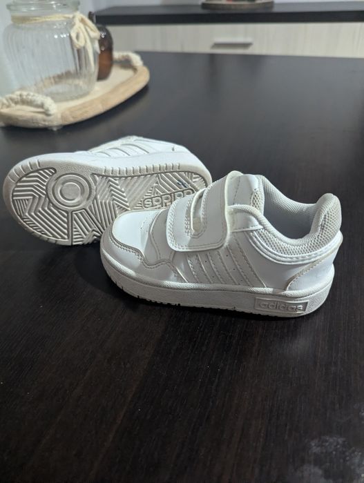 Adidași băieți mărimea 24