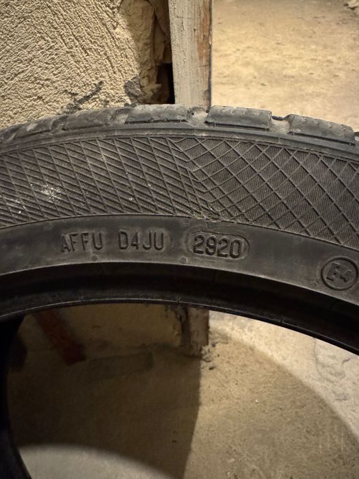 2 бр. 235/45/18 зимни гуми Continental ts850