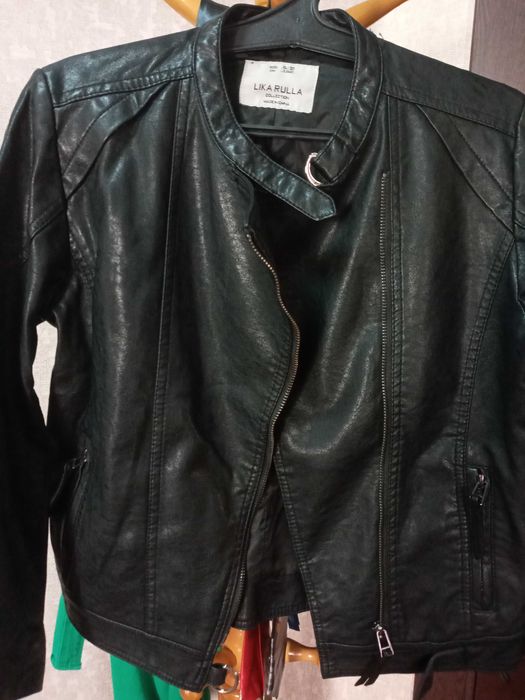 Продается кожаная куртка для девочек 11-12 лет в отличном состоянии