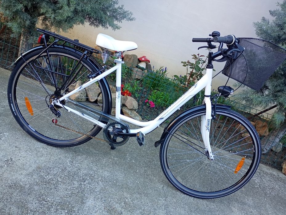 Vand bicicletă damă STOKVIS,roti 28,cu 6 vit,stare f bună !