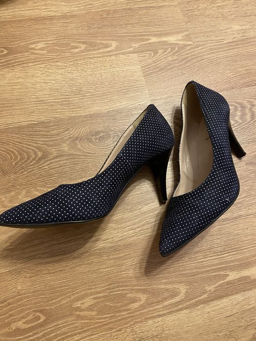 Vand pantofi stiletto cu buline 35/ 36 mic