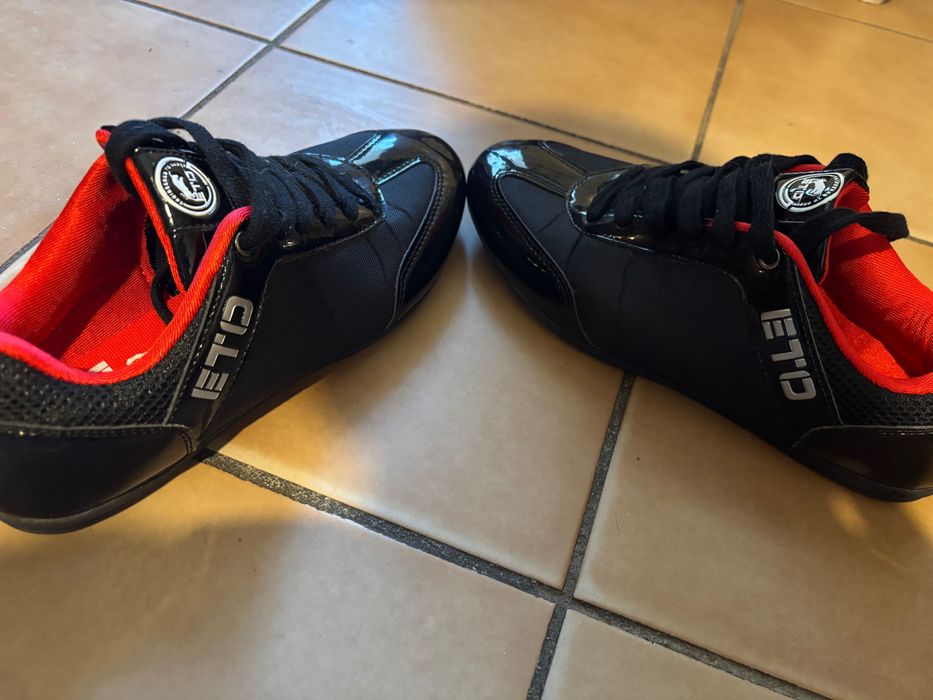 Различни видове обувки