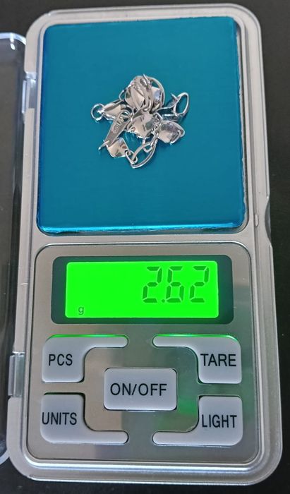 Lantisor si.bratara aur alb