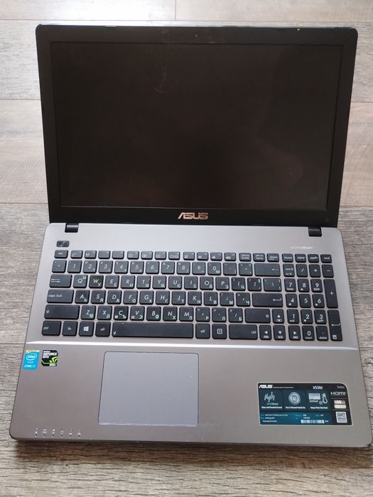 Лаптоп Asus и Ipad 2