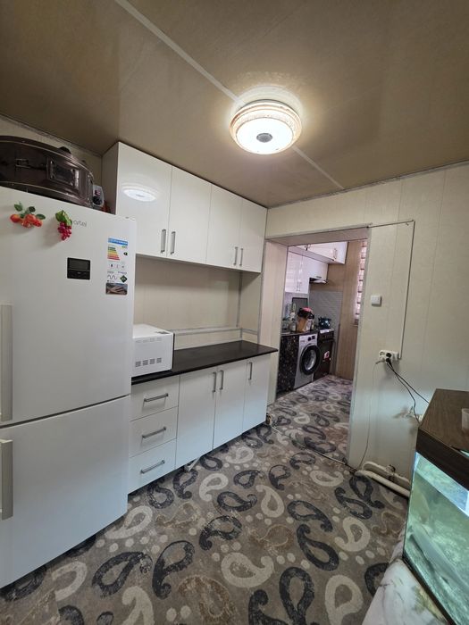 Кибрай марказида 2 хонали квартира сотилади.