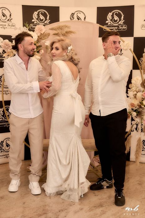 Rochie de mireasa sirena cu trena