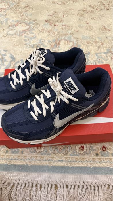 Кроссовки Nike vomero 5