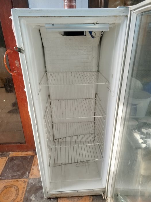 Витринная холодильник