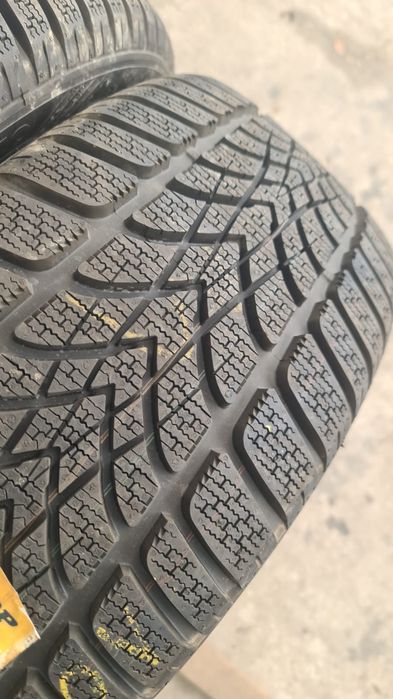 235 45 17 Dunlop noi 2 anvelope iarna
