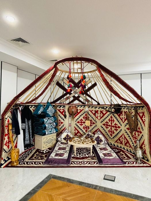 Қазақ үй. Полу юрта.