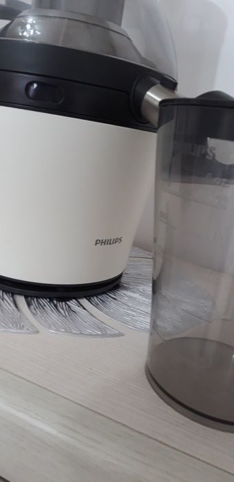 Storcător de fructe si legume Philips.