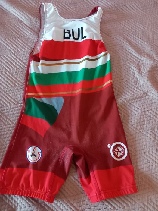 Продавам 2 трика за борба