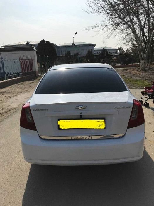 Chevrolet Lacetti 1.8 сотилади 2010 йил Механика Оқ ранг