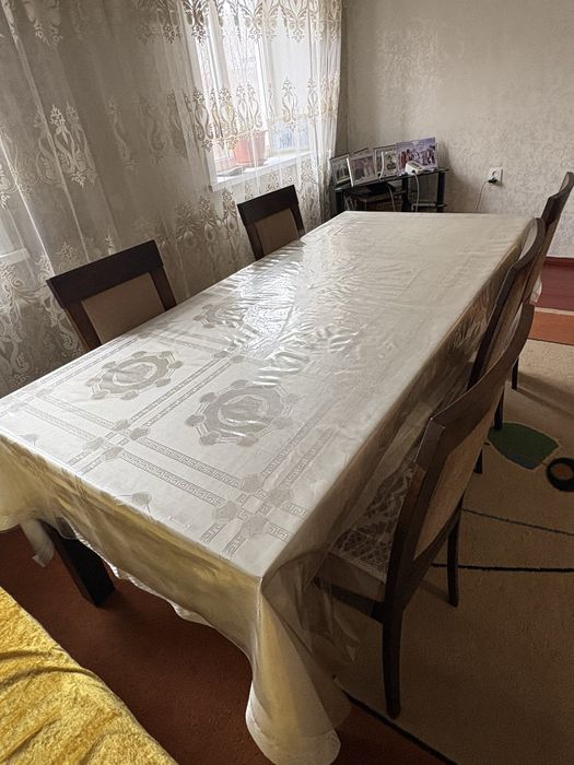 Стол обеденый большой