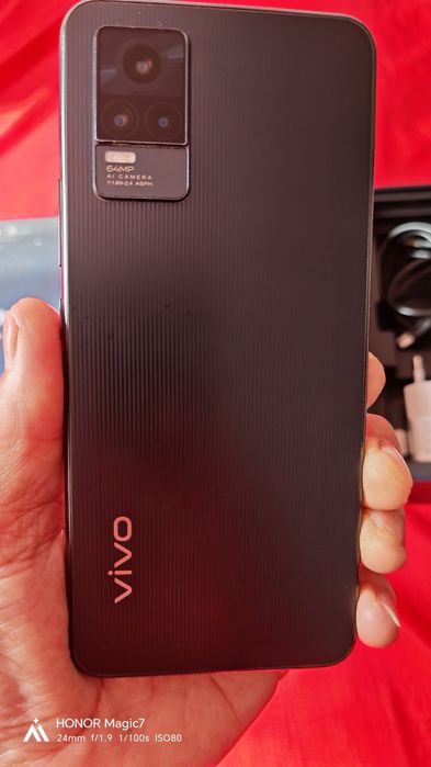 Отличный Vivo V21e 8/128гб