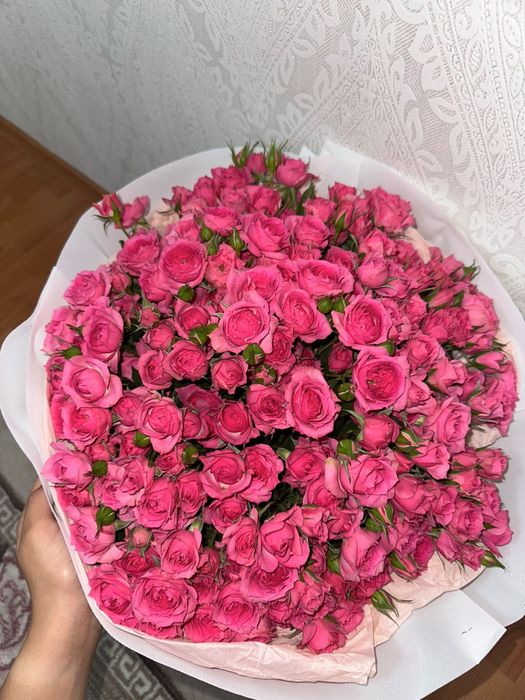 Кустовые розы розовый