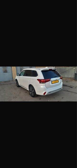 Митсубиси аутлэндер