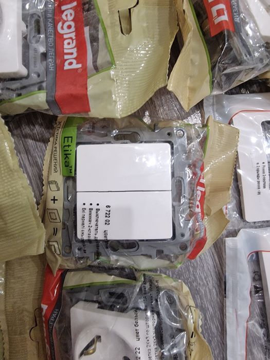 Розетки в комплекте с рамками