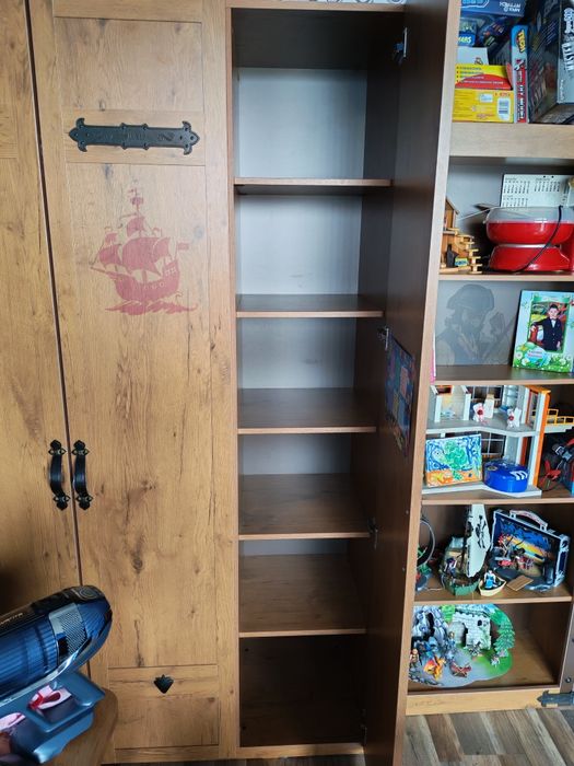 Гардероб с пиратски мотив