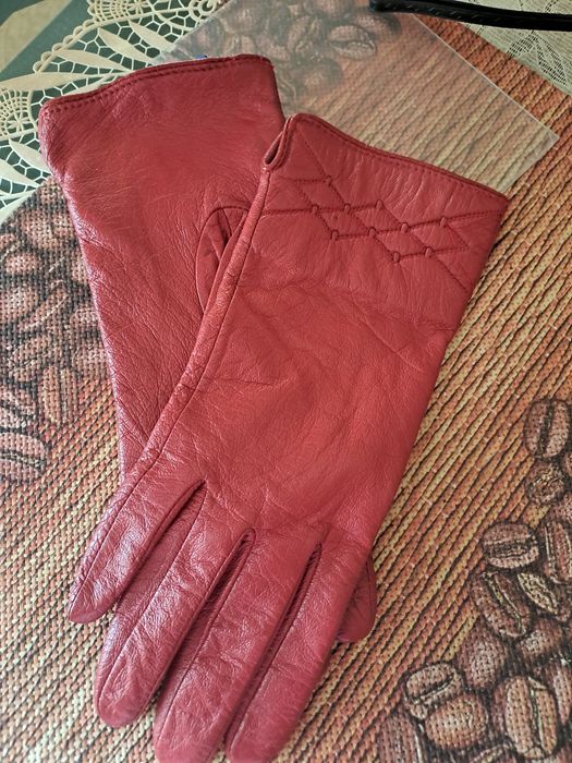 Новые кожаные  перчатки