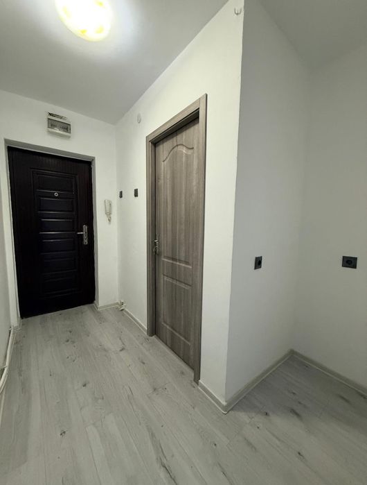 9 Mai ( Liceul Sportiv )- garsoniera moderna in bloc de apartamente