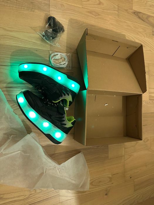 Role copii pantofi - Pantofi cu roti si leduri USB mar 34