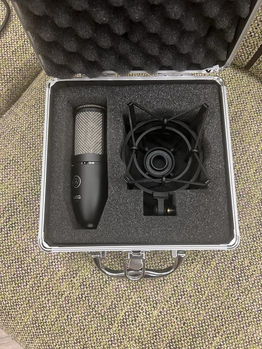 Продам микрофон AKG P220