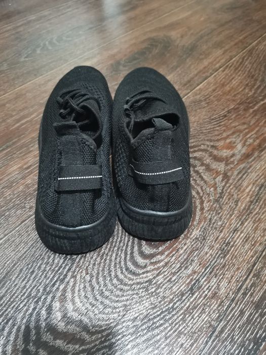 Кроссовки новые для мальчиков и для девочек можно