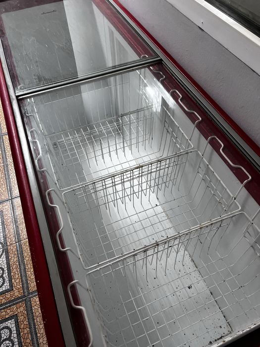 Продам большой морозильник