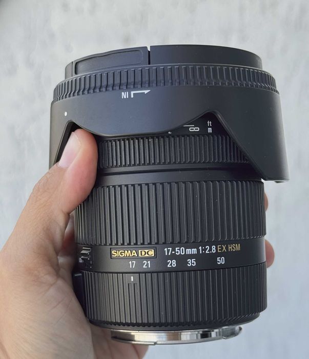 Продавам обектив Sigma 17-50mm f/2.8 за Canon EF