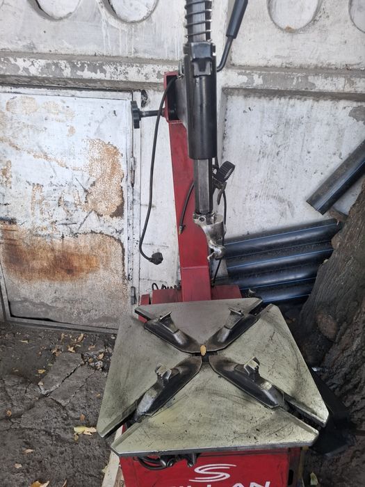 Шиномонтажный станок б/у