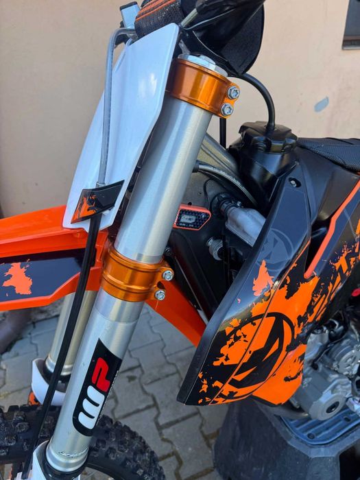 Vând KTM SX-F 250 4t, an 2013, motocross în stare foarte bună de funcționare.