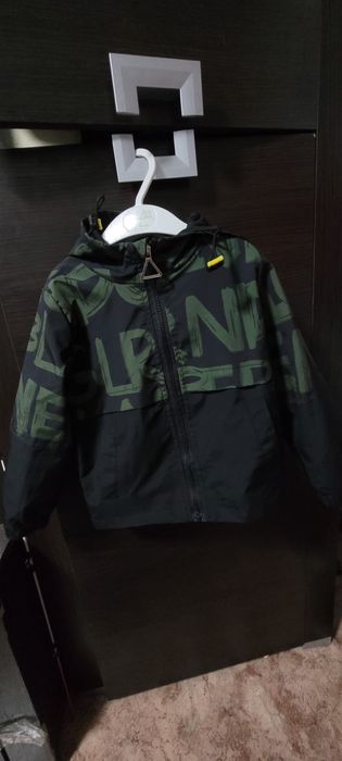 Продам ветровку для мальчика