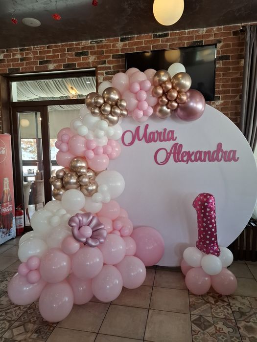 Aranjamente de masa accesorizate cu baloane