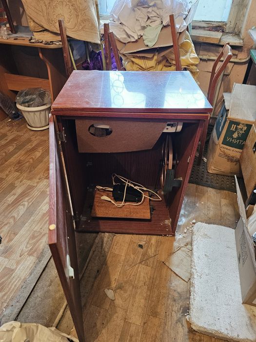 Продам швейную машину