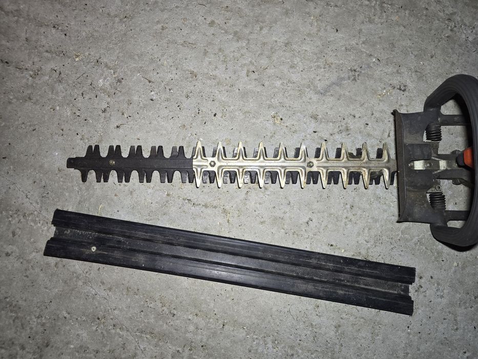 Foarfeca tuns gard viu HUSQVARNA 123HD65 pe benzina