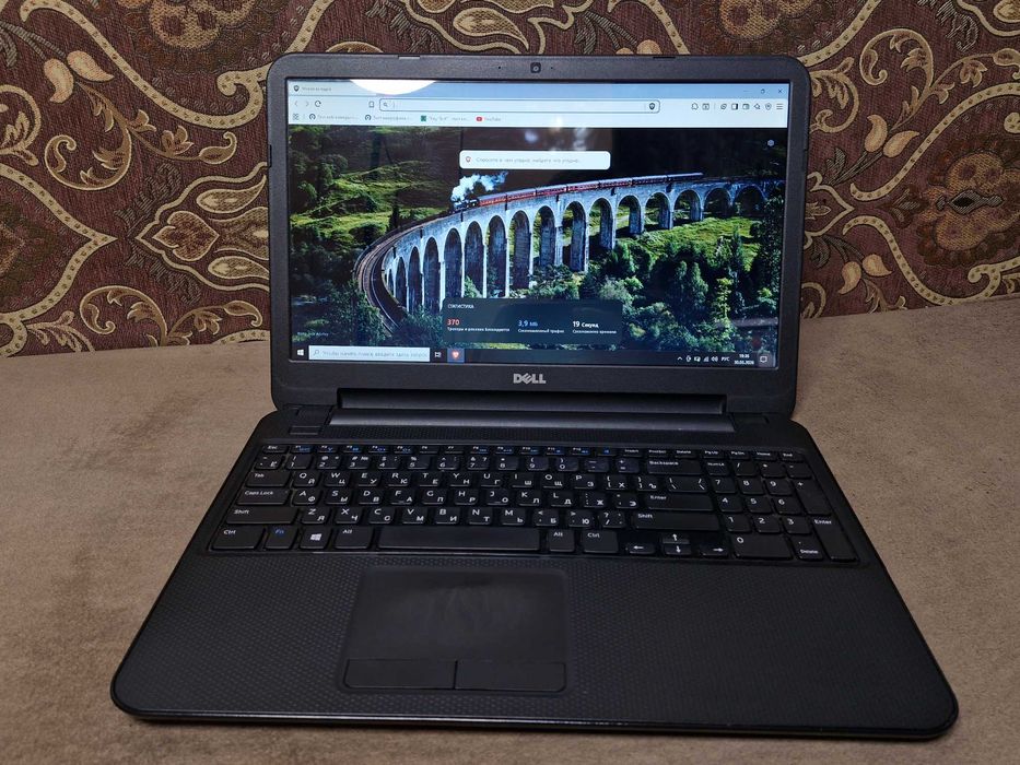 DELL. Батарею держит 2 часа