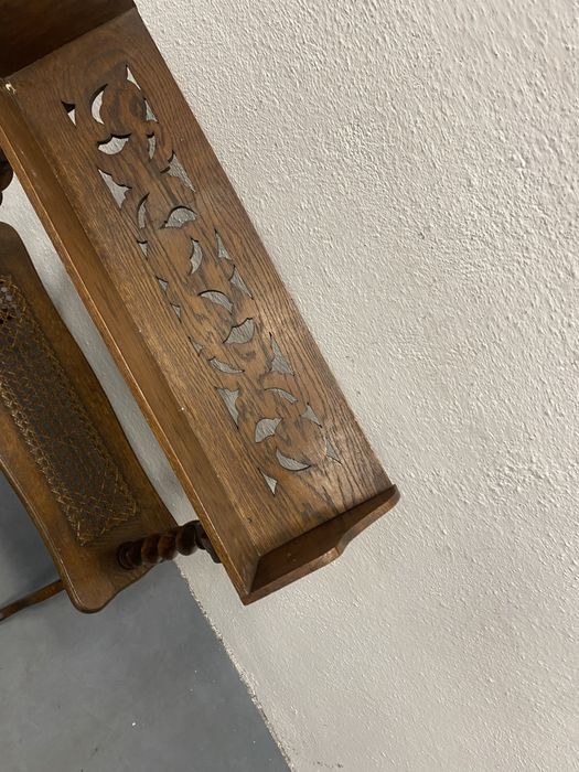 Поставка за вестници дъб резба и ратан England 1940