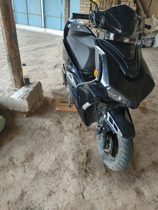 Скутер сотилади!