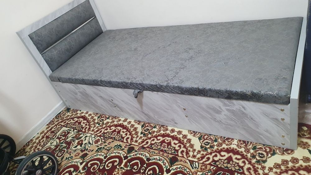 Бир кишилик спални сотилади