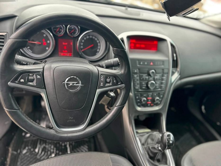 Opel Astra J-2012