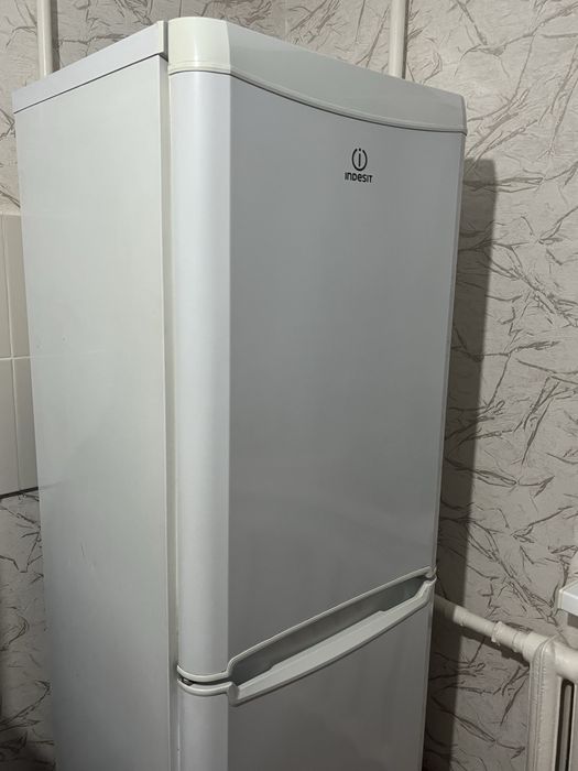 Холодильник Indesit