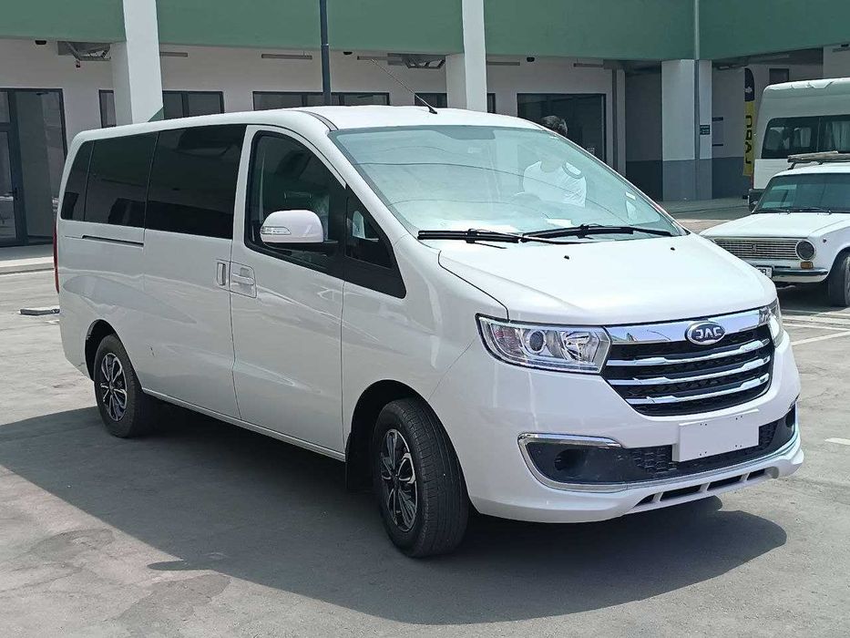 Foton g5 микроавтобус. Микроавтобус рено 2023. Микроавтобус крафтер 20 мест. Мерседес спринтер 9 мест. Мерседес спринтер пассажирский 8 местный.