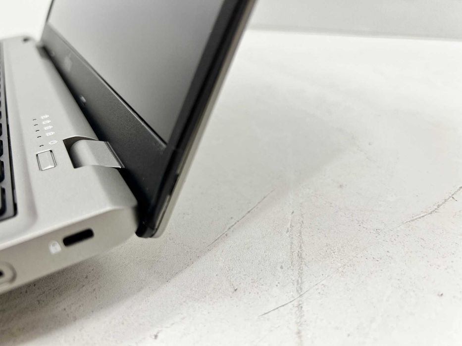Реновиран лаптоп Fujitsu LIFEBOOK U7411 i5-1135G7 16GB 260GB