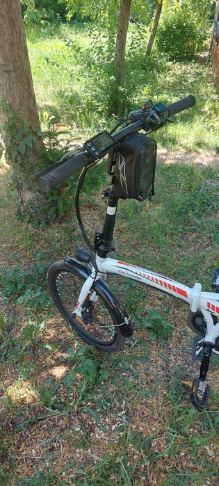 Vând bicicleta electrica impecabilă