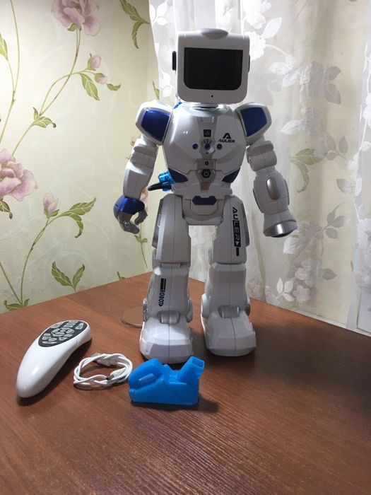 Продается робот на пульте управления