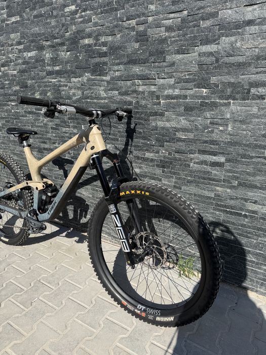 Trek slash se gen5 flight attendant