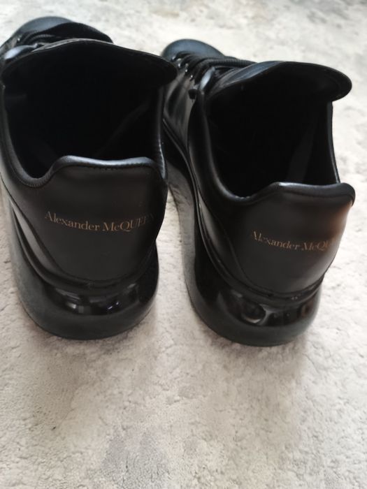 Vând adidași Alexander Mcqueen